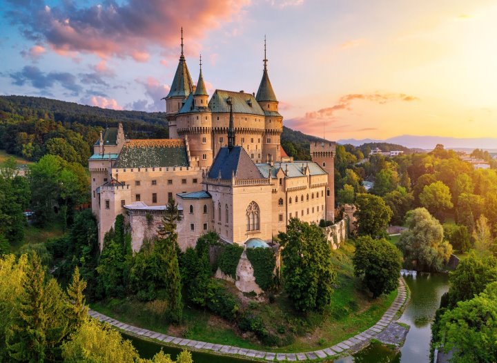 18 Most Beautiful Castles in the World - Famous Palaces to Visit